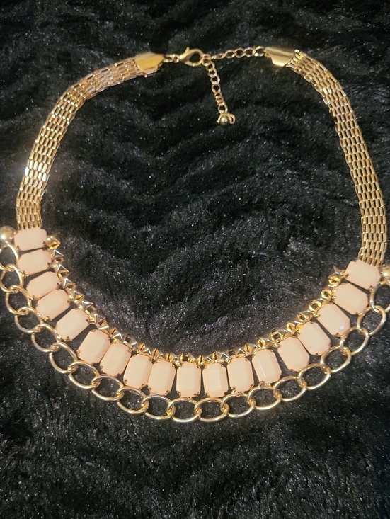 Jewelry - Gold-Plated Women's Statement Necklace with Blush Stones